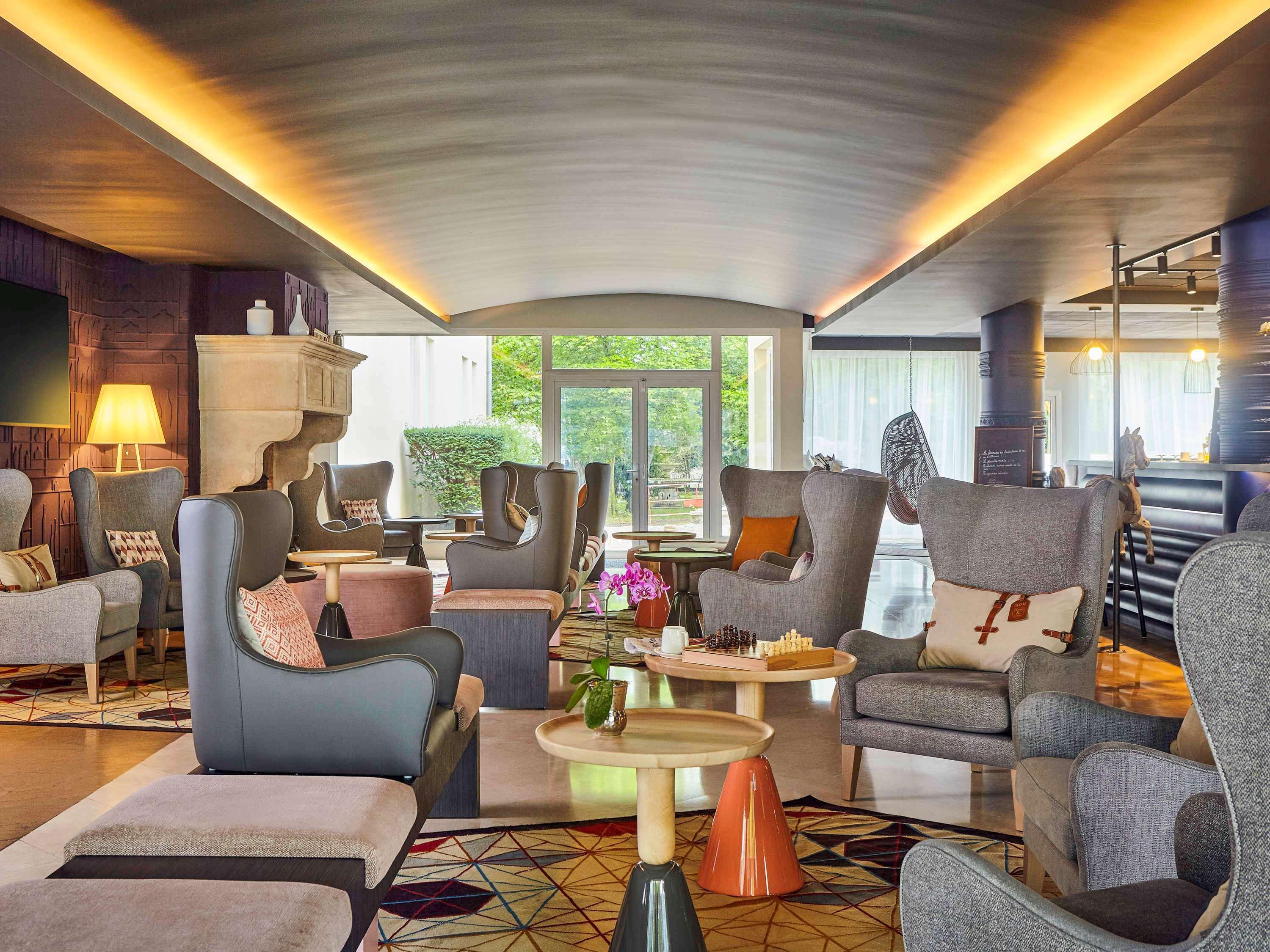 Hotel Mercure Chateau De Fontainebleau Bagian luar foto